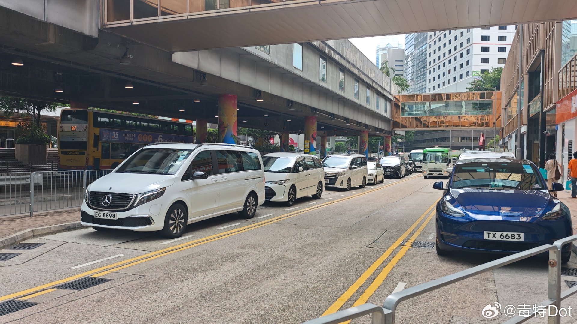 香港完全是MPV的天下前有腾势D9，后有极氪009、小鹏X9；期待更多国产新能源