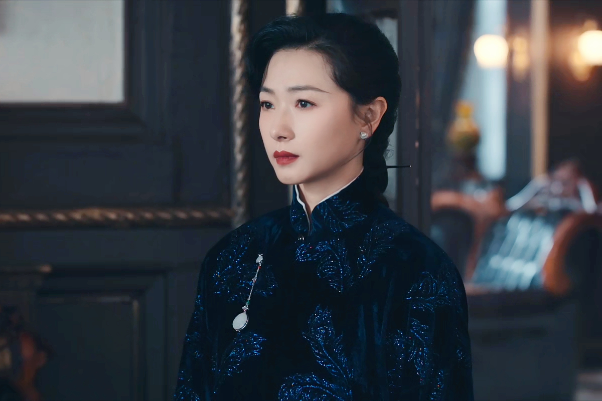 万茜[超话]  ｜万茜高英 ｜万茜朱雀堂 高英：我坐在这个位子上，或者血腥味会少