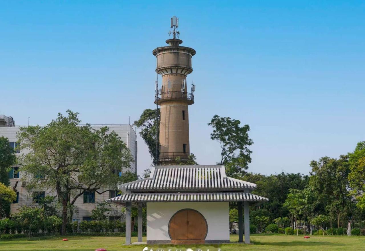 今天是广西大学97周年校庆 @大连海事大学 祝@广西大学 97岁生日快乐。