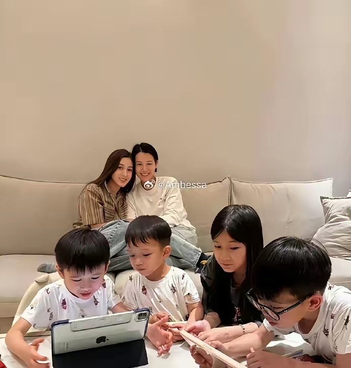 在寸土寸金的香港，贵为视后也难买豪宅，你看胡杏儿和钟嘉欣聚餐的餐厅 ​​​