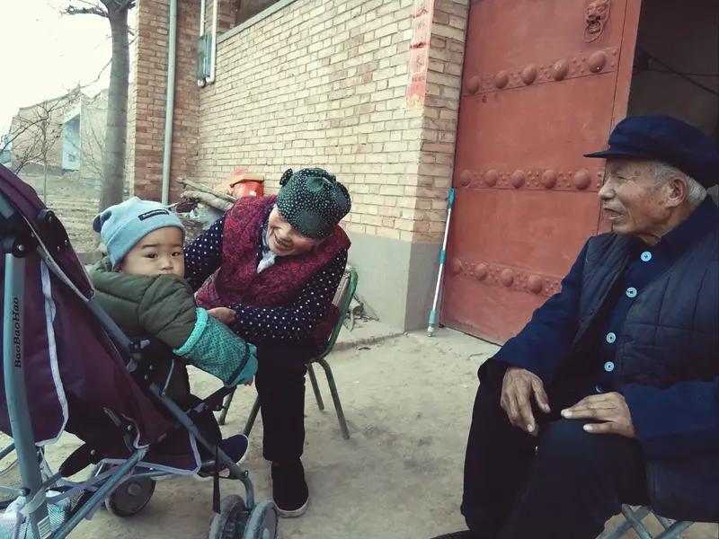 初三男生写作文怀念去世奶奶 湖南娄底一名初三男生的作文《藏在罐子里的爱》火了，还