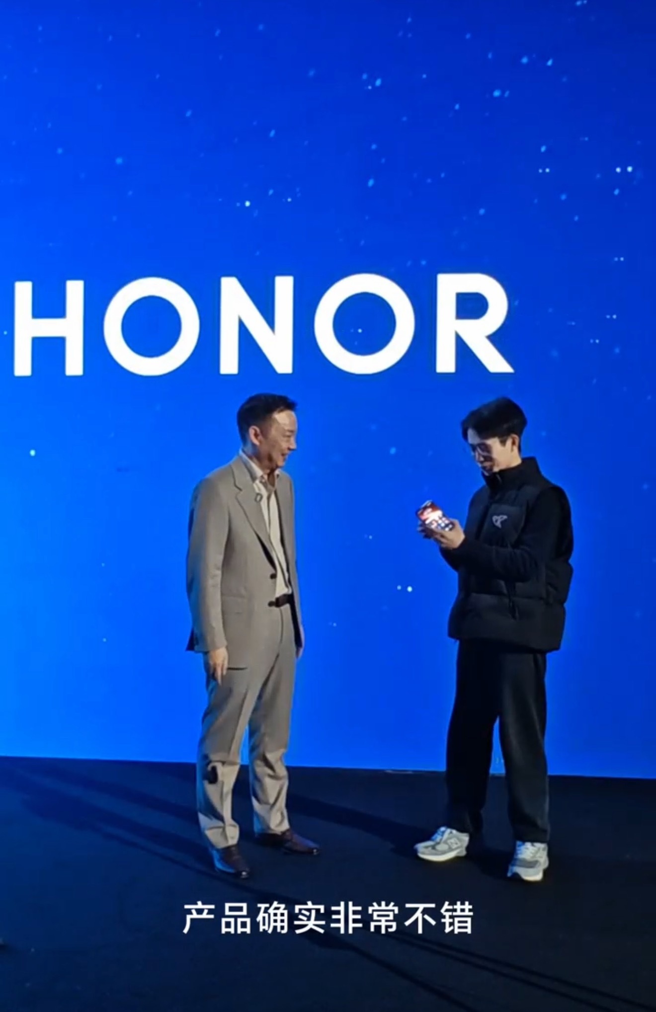 何同学说荣耀MagicV6确实非常不错说实话，看到何同学在MWC现场发的动态，说