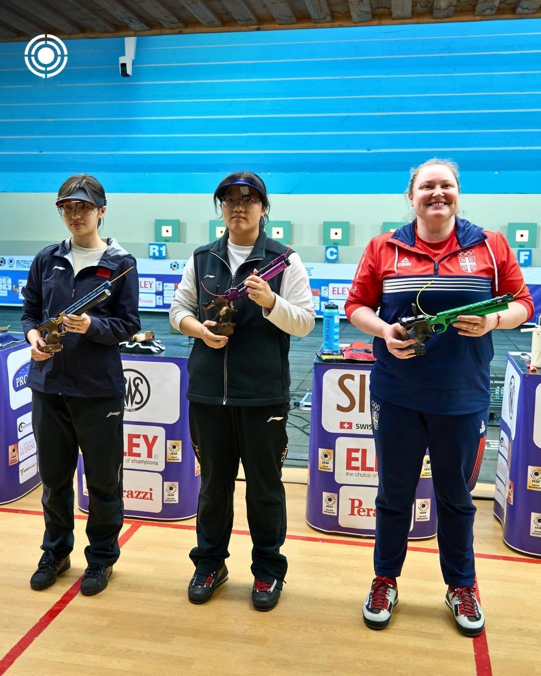 女子10米气手枪，沈奕瑶、姚千寻、马千珂决赛图cr德国射击新闻、国际射联 