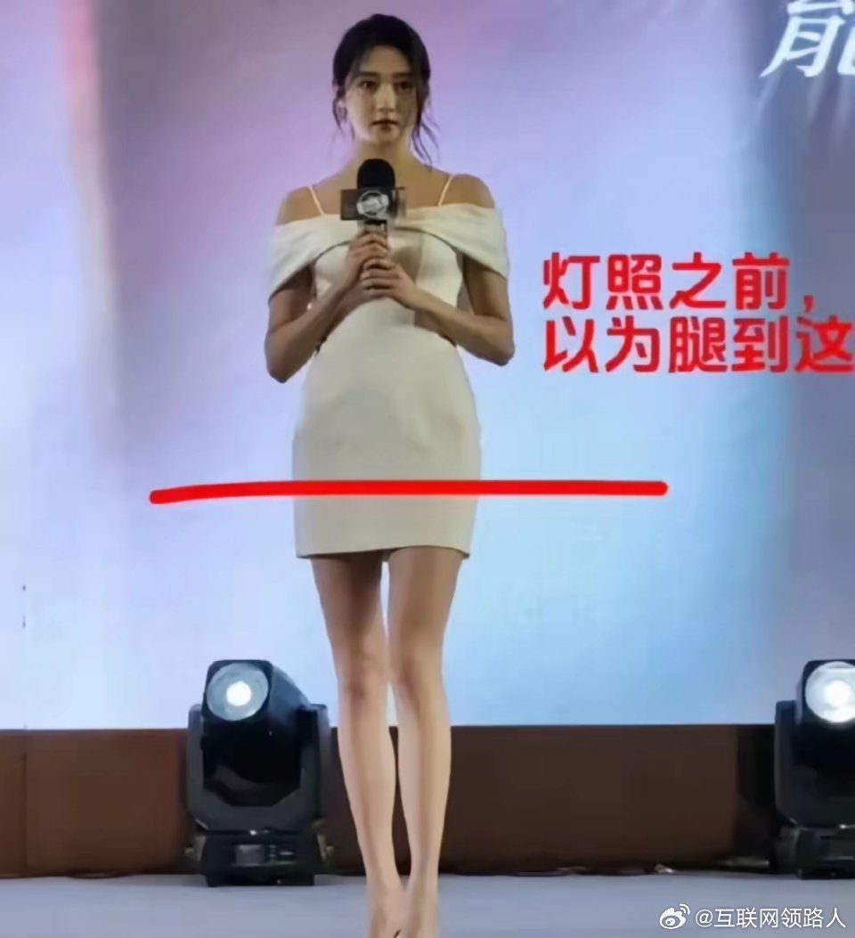 大家或许对关晓彤的腿长没什么具体概念，但看到这两张图就会明白。她的腿长接近110