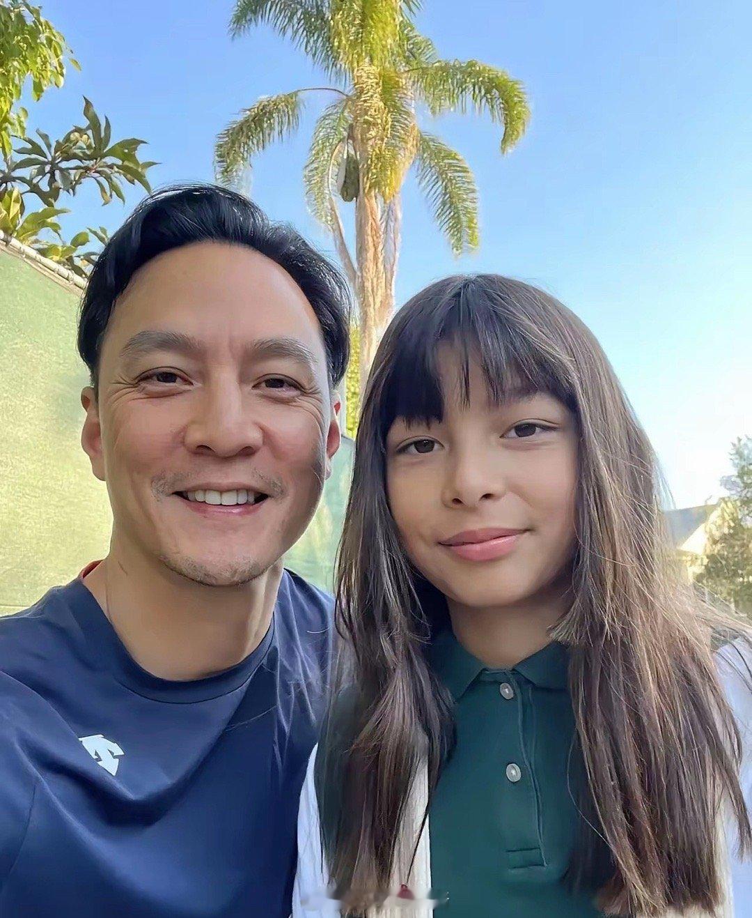 吴彦祖和他的混血儿女儿，果然是亲父女俩，简直是一个模子刻出来的。 ​​​