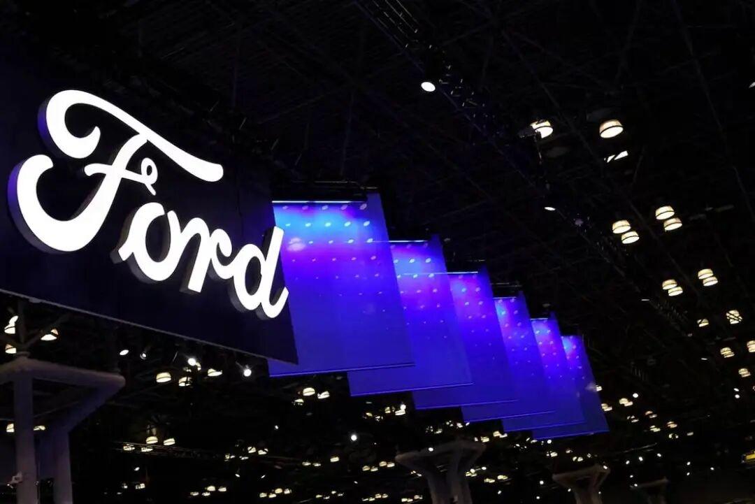 福特汽车公司及其他汽车制造商正紧急寻求美国政府授权，以便继续销售那些已在美国展销