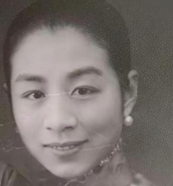 1947年，57 岁海关总署署长张福运，与17岁的养女发生关系。不久后养女怀孕，