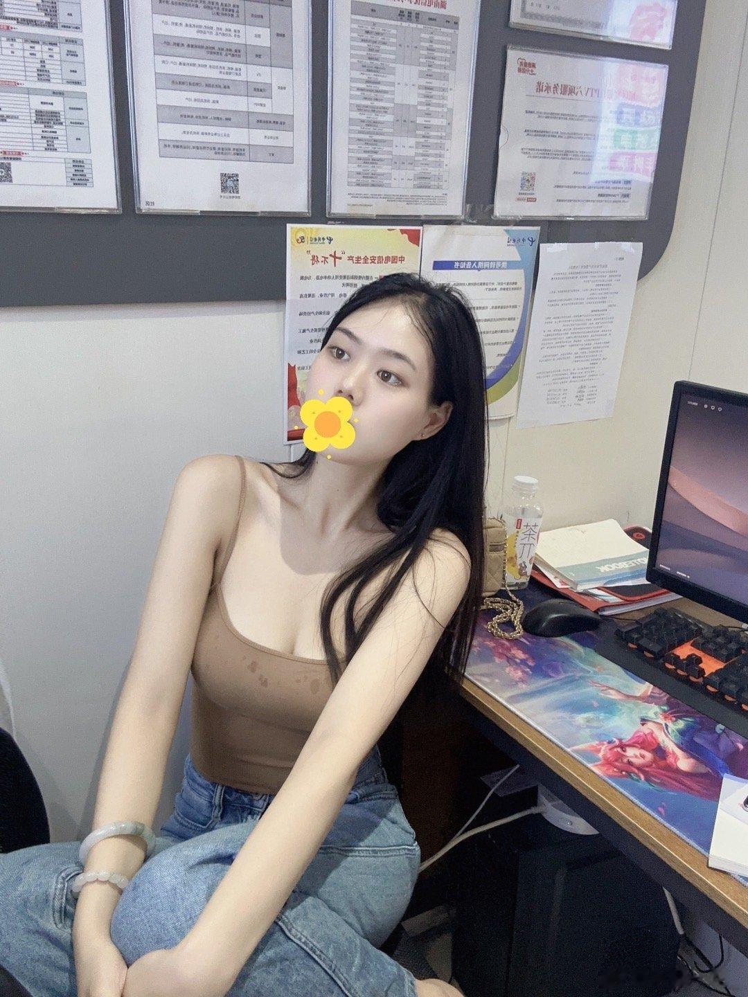 最近好迷茫啊 拍照也不知道拍什么 账号也不知道该不该继续更新[哈哈] ​​​