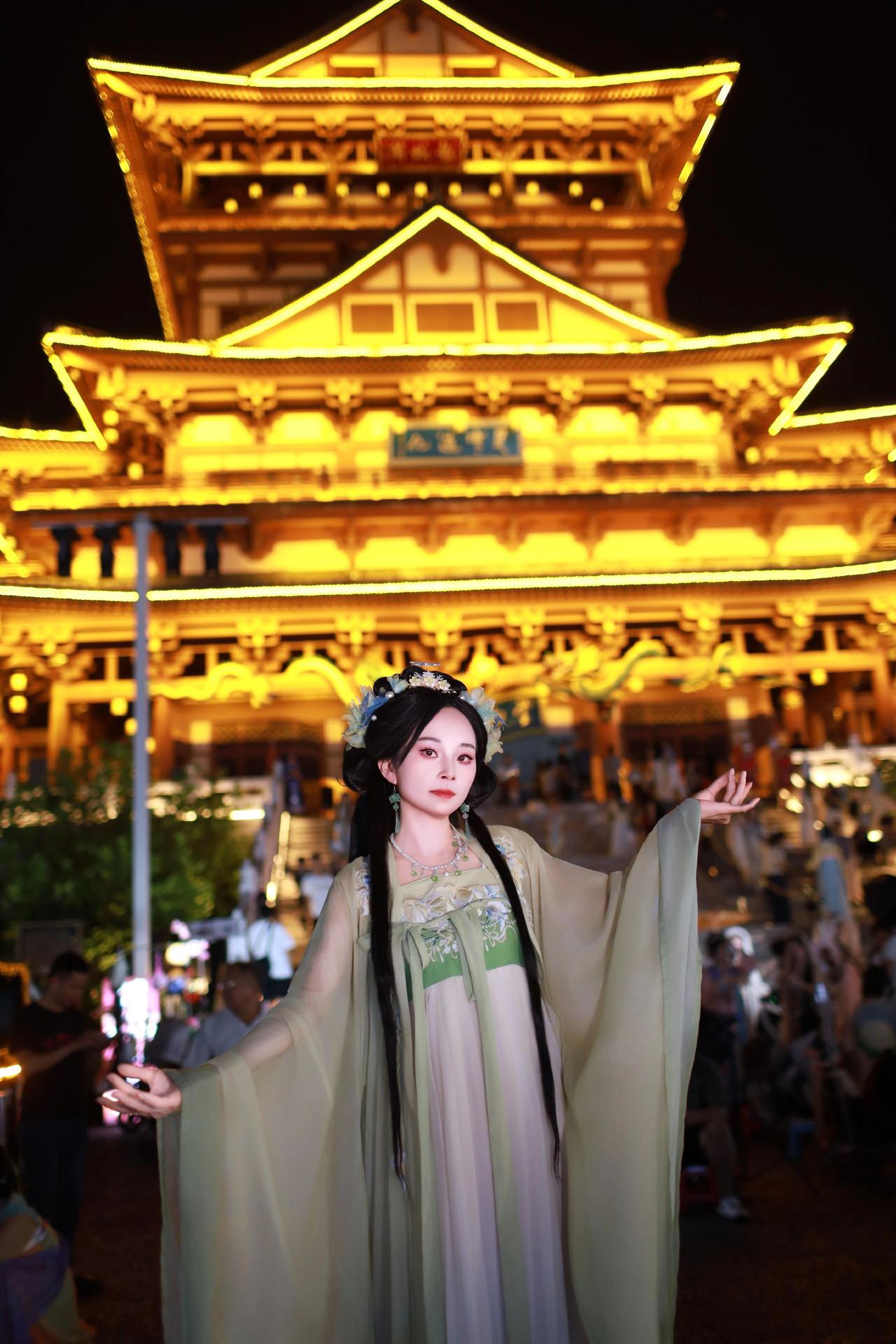 古镇随拍汉服打卡西安钟楼 汉服写真 汉服约拍 汉服小姐姐
