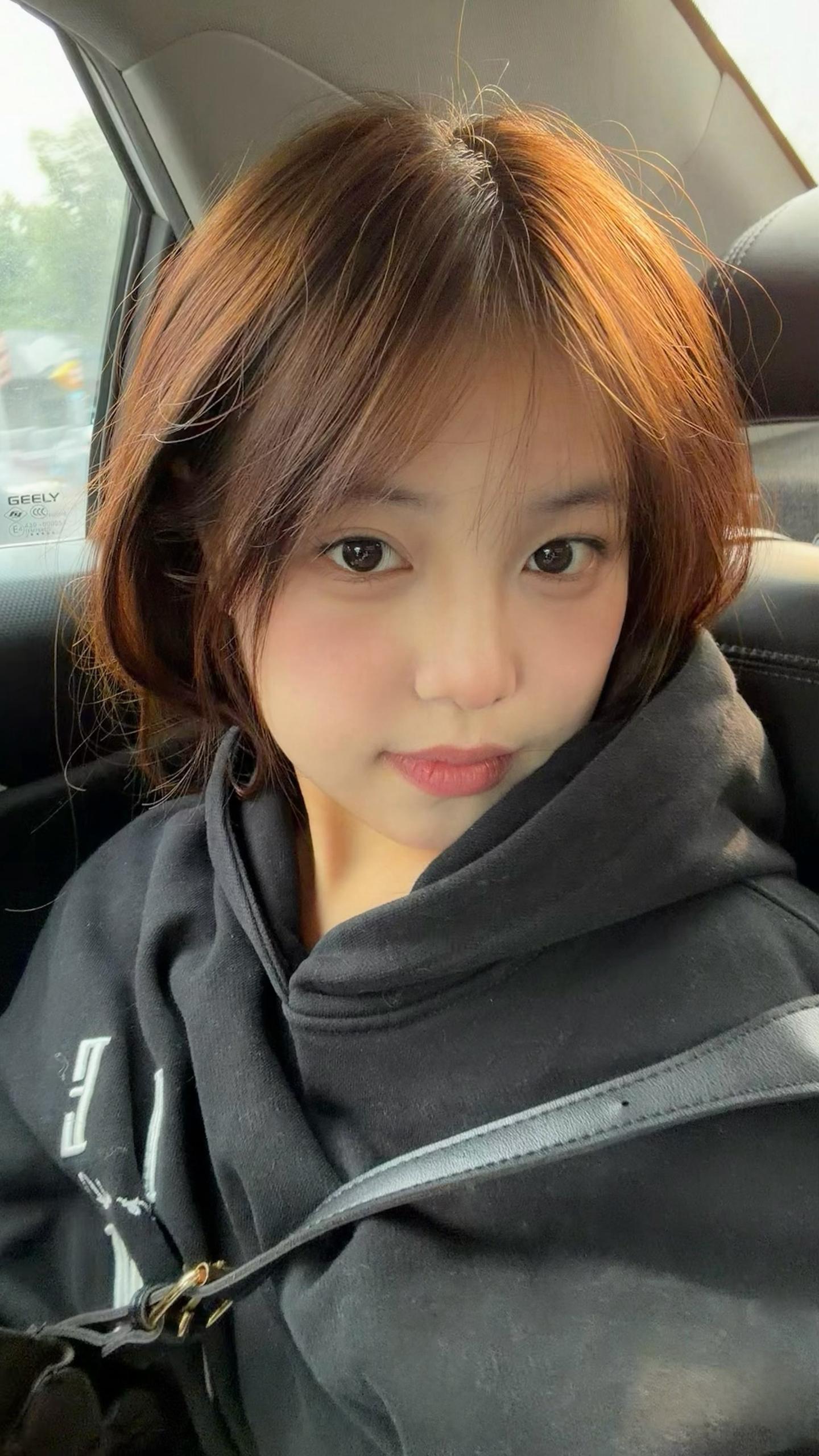 如果你不开心 我可以跟你说最早的早安 和最晚的晚安