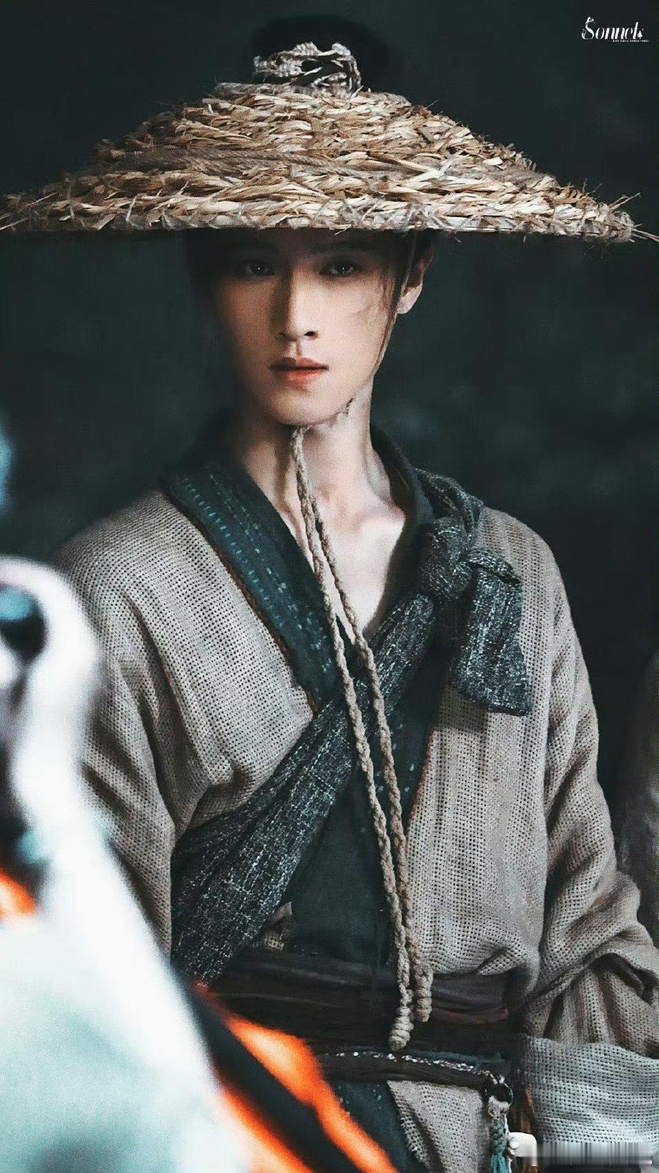 李昀锐真的天选言尚吧！每套造型都精准的戳到了我的心巴上↑