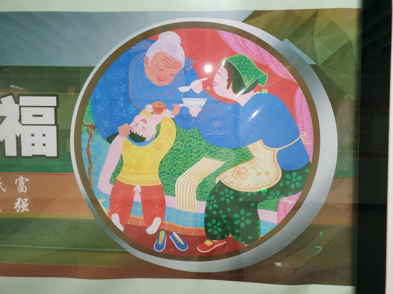 这孩子的颈椎挺好的哈，居然能够把头抬的这么高[赞][赞][赞]