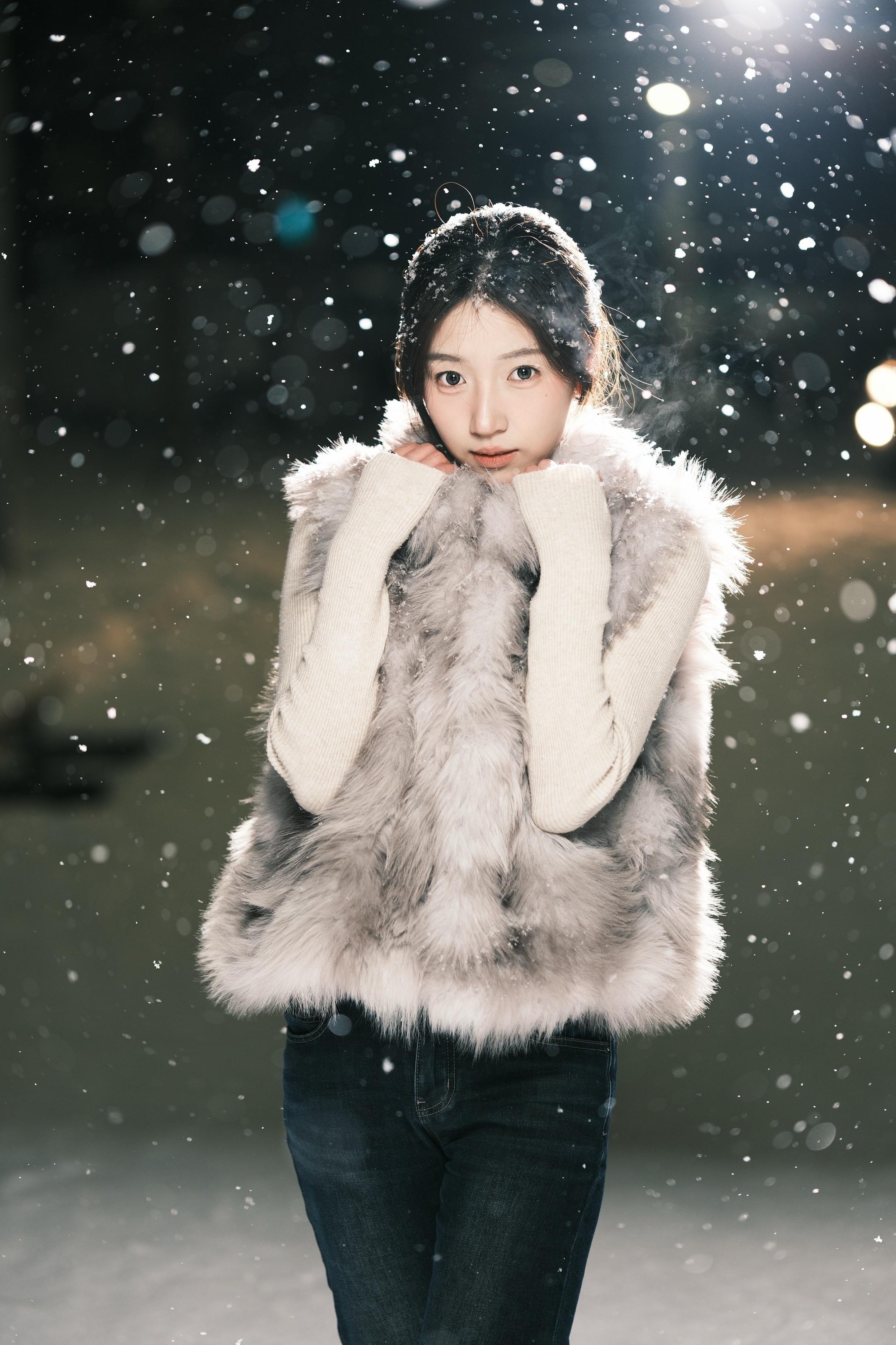 当我下雪时出门用闪光灯拍照