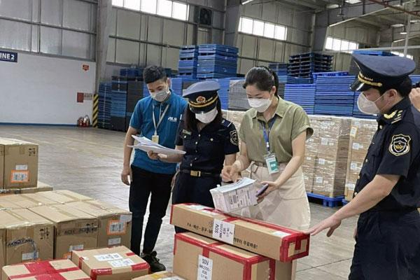 刚感谢完中国，越南扭脸示好美国，允许美海关抽查越南涉华工厂。

7月28日，彭博