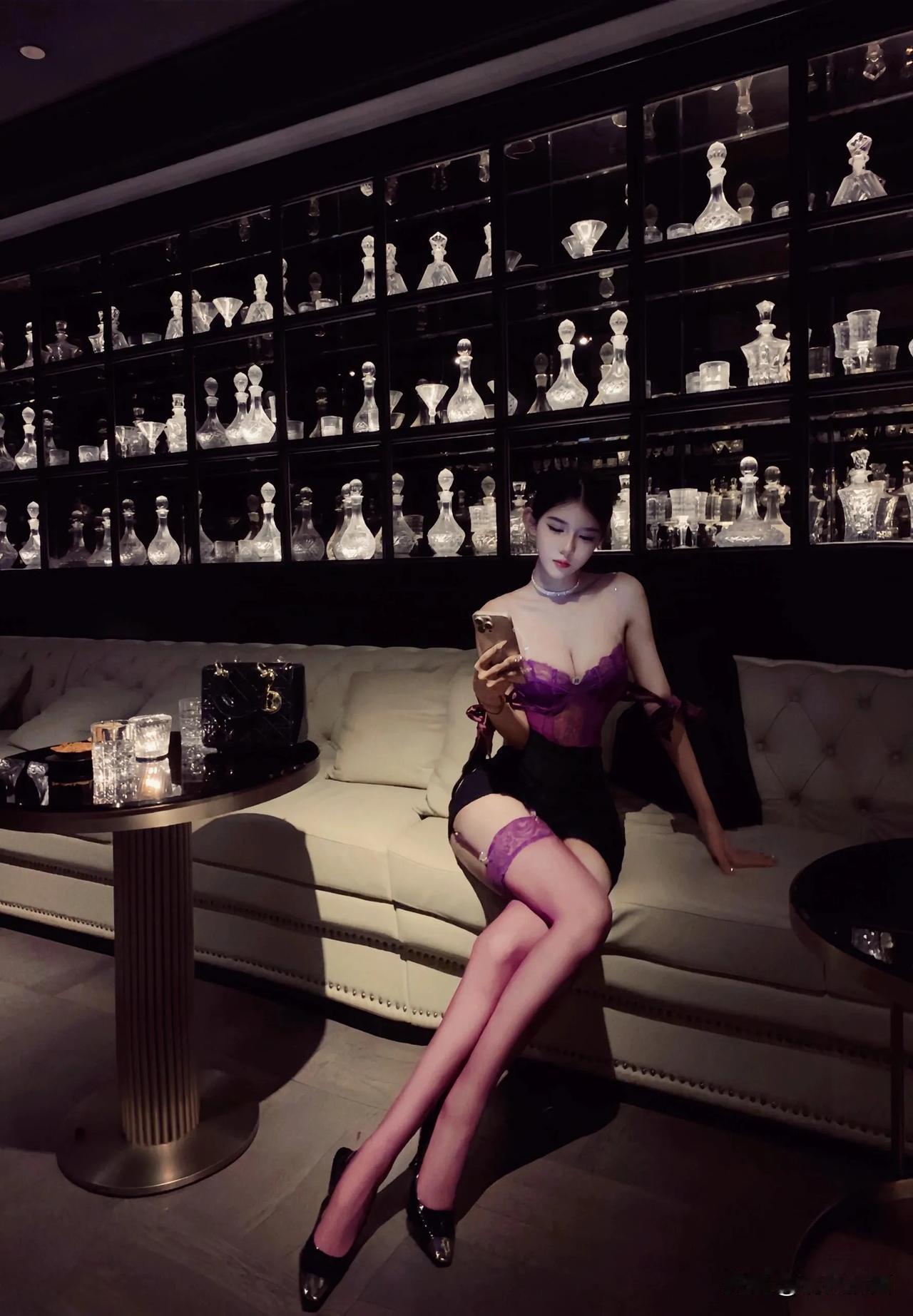 性感妩媚，摇曳生姿。#分享女性魅力照# #性感美女 ‘# #迷人女神魅力展# #