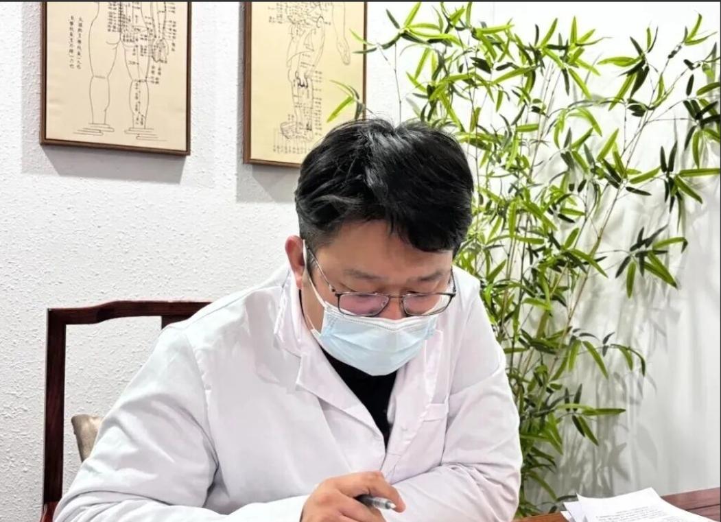 高血压伴头晕眼花，一个中成药专补亏虚的肝肾，血压稳降，眼睛明亮了
 你有没有过这