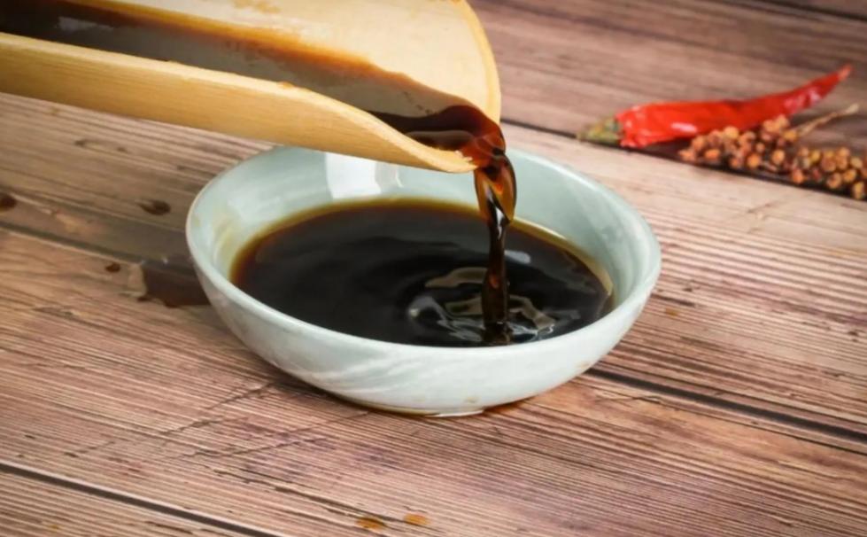 血管好人长寿，多吃醋能软化血管？实话说：不如多做这5件事：
门诊天天有人问：“王