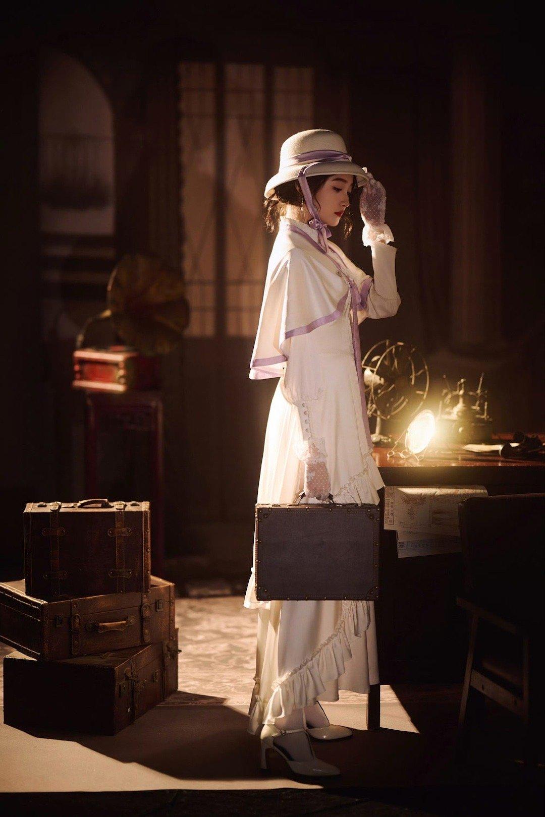 关晓彤“吃瓜”看孟子义，大小姐状态绝了

近日，在一场热闹的活动中，关晓彤“吃瓜