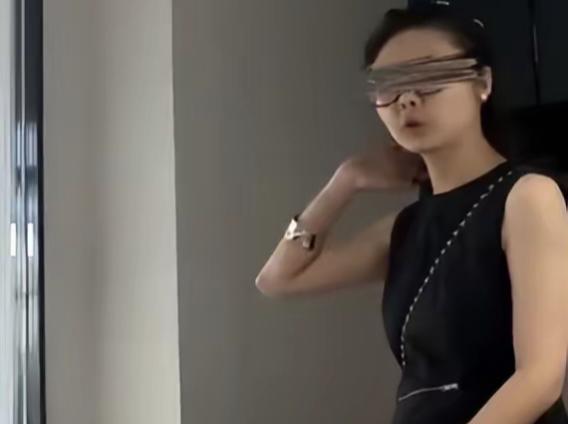 这个“炸裂”三观的女子怎么又出来了？当年那句“你要赔，一定得赔偿我！要是只道歉，