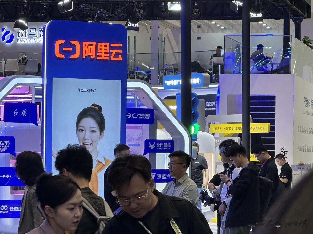 北京车展有两大看点，一个让人很意外，一个打开新世界，反映出的现实情况很不简单。