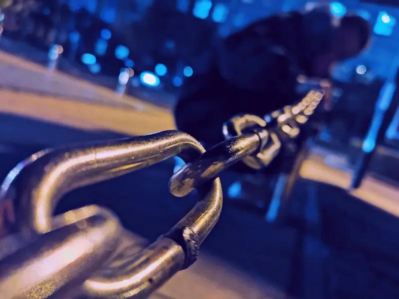 写不出爆款文章，当然要坚持！谁不想写出爆款，可爆款哪有那么容易。我认识个宝妈，小