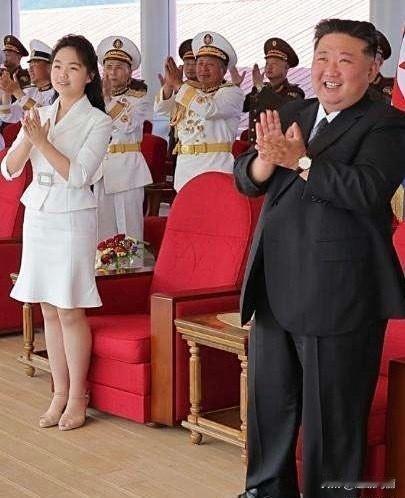 金正恩女儿好漂亮，快和爸爸一样高了