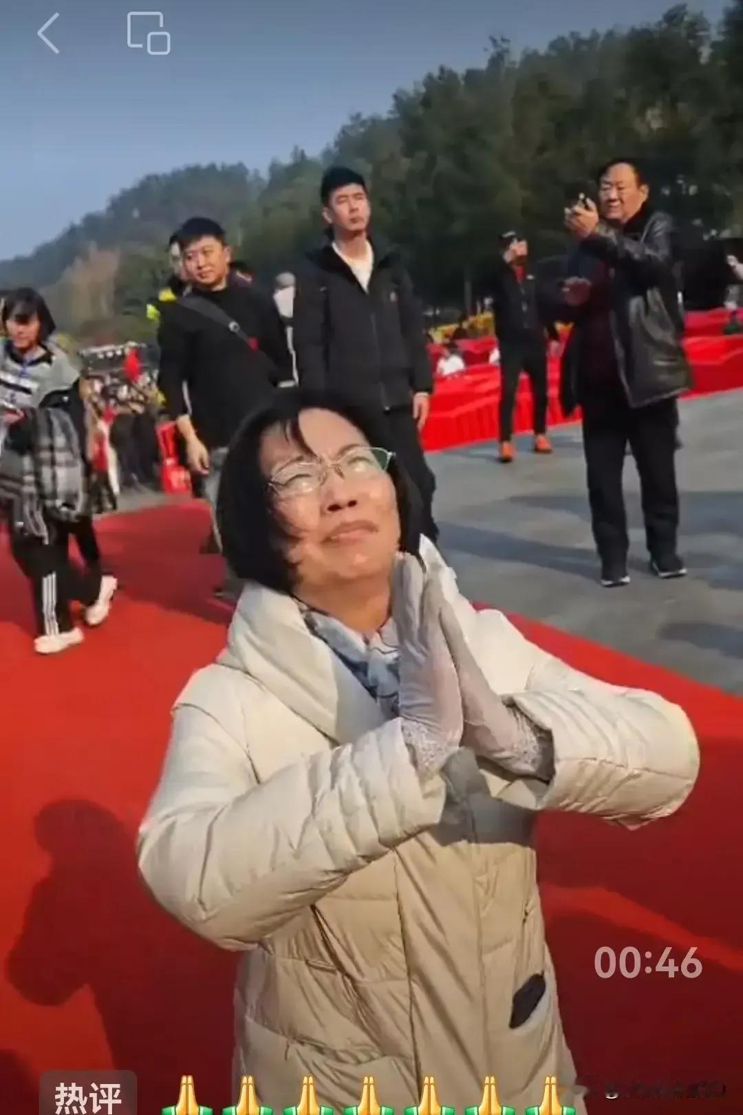 在2024年12月25日毛主席诞辰131周年之际，原河南省兰考县县长张钦礼的女儿