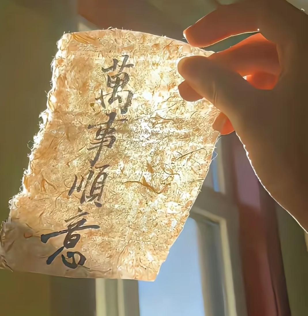 1秒钟都不要去思考别人。
真的，别再琢磨别人了。
别反复翻聊天记录猜他那句话什么