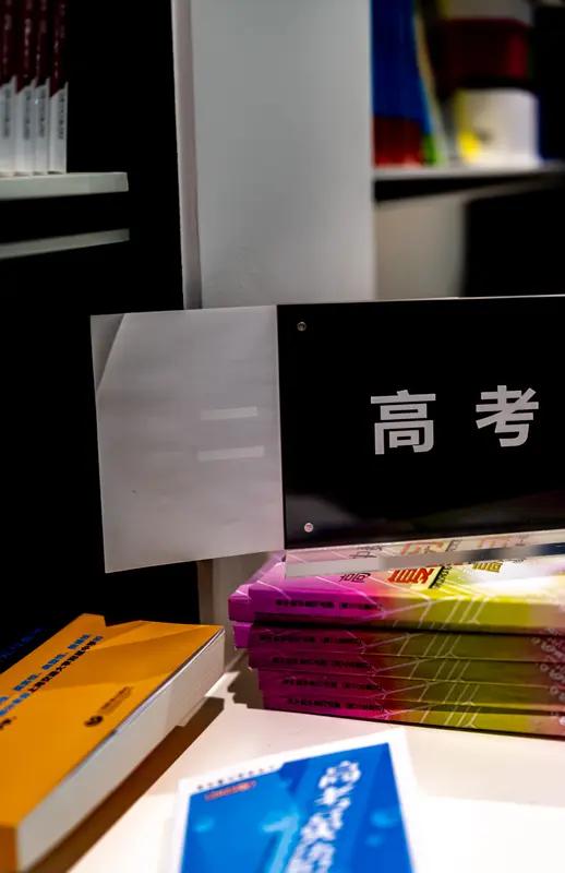 高考设置难题和创意题来考查学生综合能力，这事儿挺有必要。就拿2026年高考数学来