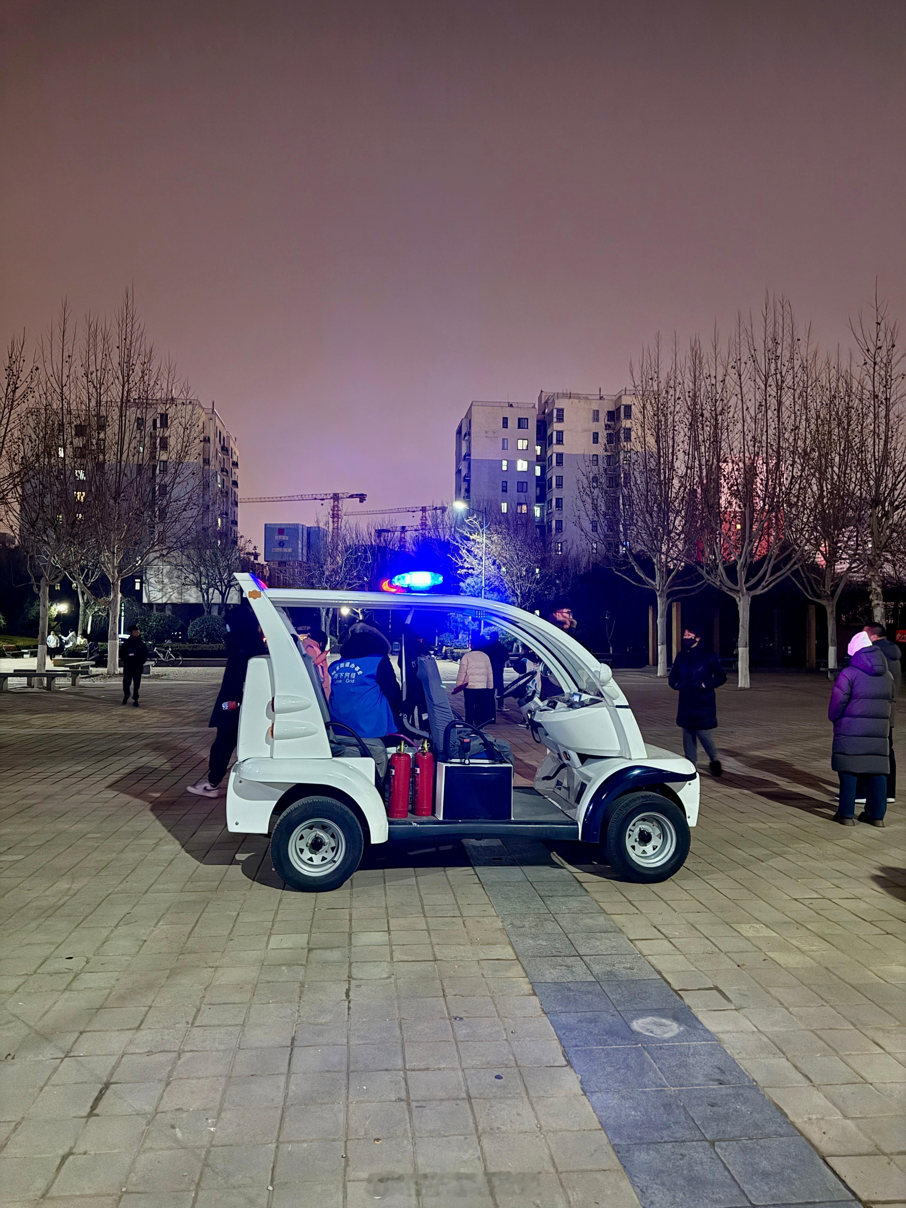 你们的城市允许 放鞭炮  吗？济南不允许，而且发动基层24小时蹲点严管严控，每个