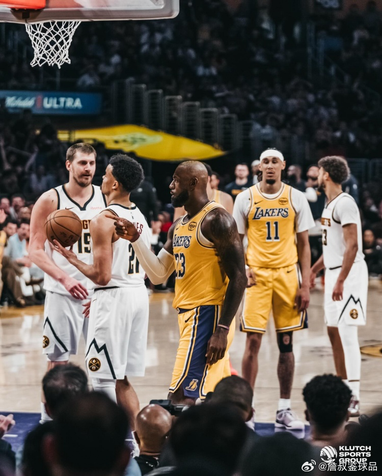 昨日湖人主场127-125加时险胜掘金。詹姆斯早些时候更新了社媒，晒出了一组Kl