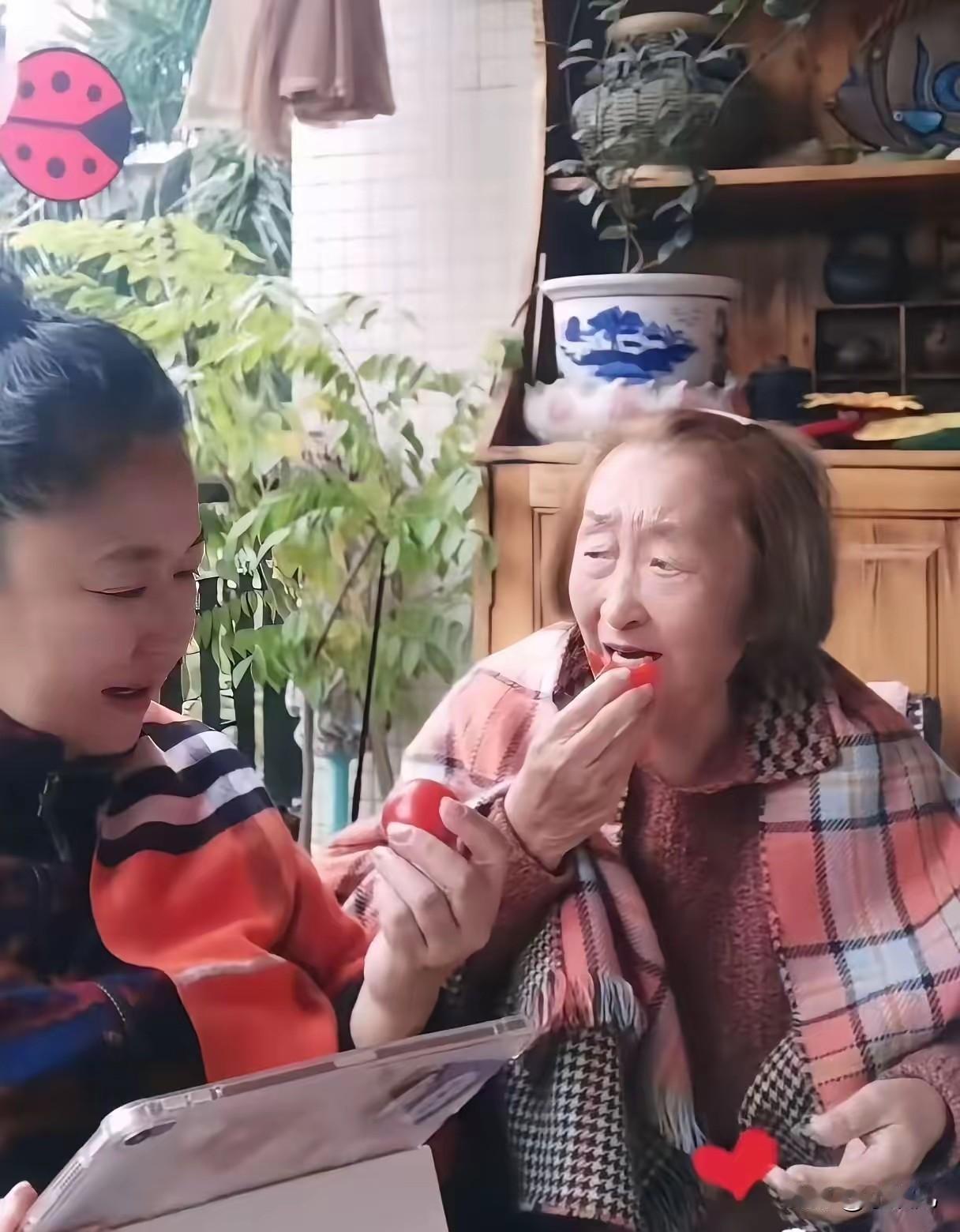 有网友爆料，彭玉最后这几年一直在广州定居，住的小区6万一平，非常豪华，但是这是彭