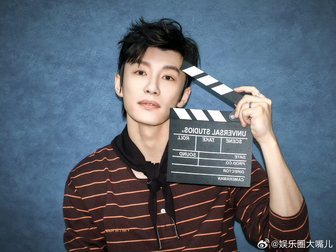 代旭掀桌周五晚高疯 你看他那个表情，从自信到迷茫到怀疑人生，也就几秒钟的事。被三