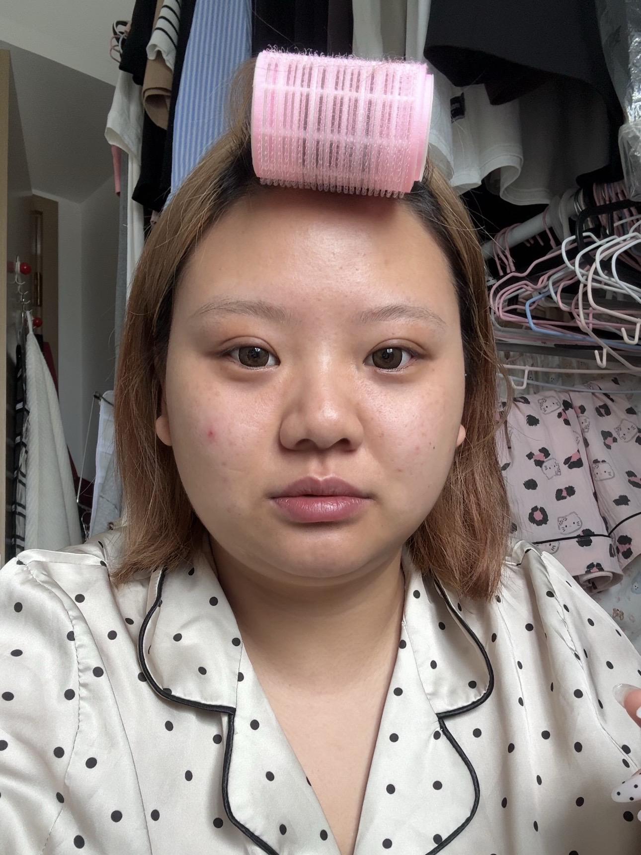 日常可以出门的妆容还不错。