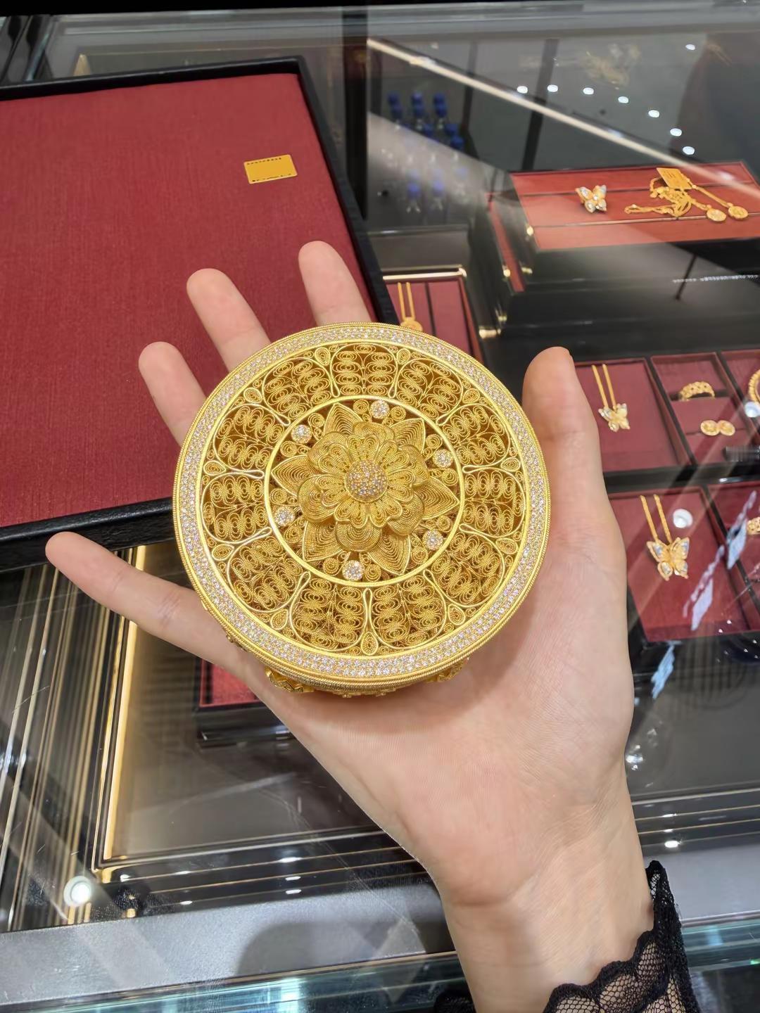 自信的本质是在克服逆境中爱上自己希望仙女们都能填满自己的首饰盒