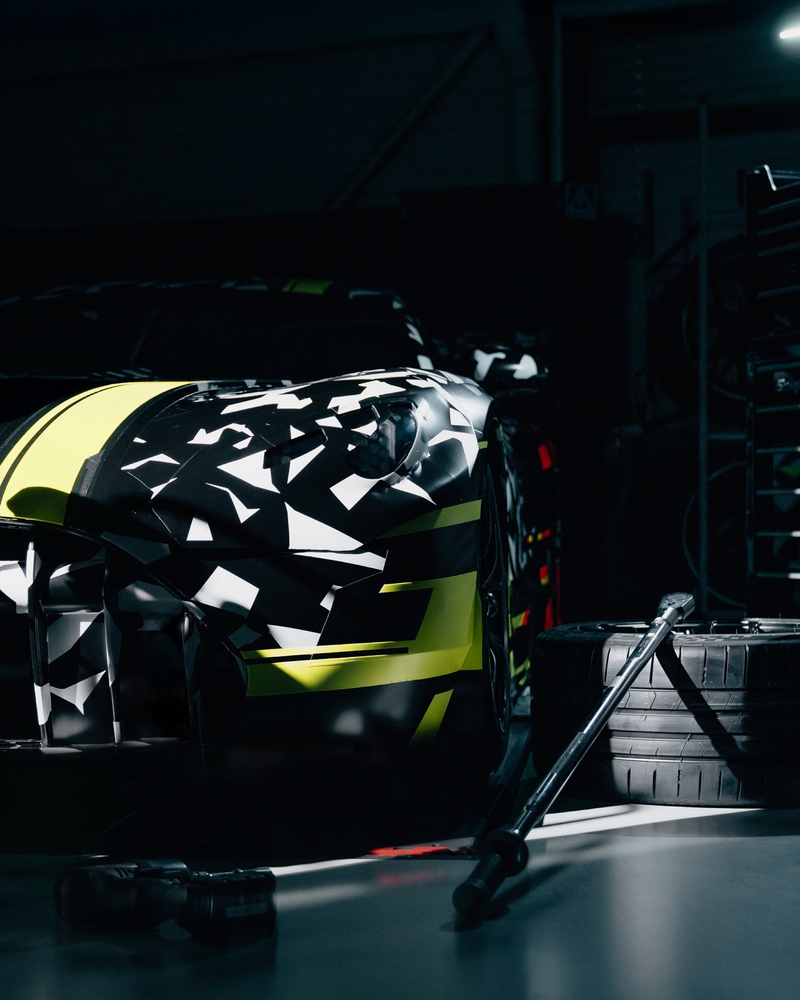 新一代AMG GT3使用全碳纤维单体壳底盘？▶️AMG公布了几张GT TRACK