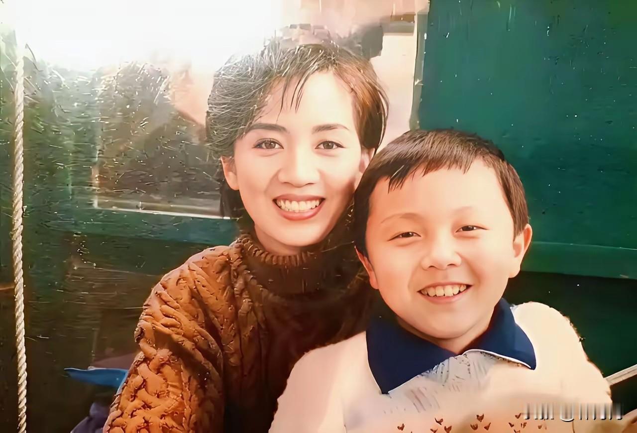 谢苗小时候，我好像记得他的一部电影，这个他老爸说吃这么少啊，没胃口。

原先我以
