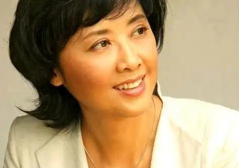藏了38年，朱琳终于松口：当年拍完女儿国，若肯往前走一步，或许人生就不一样了。