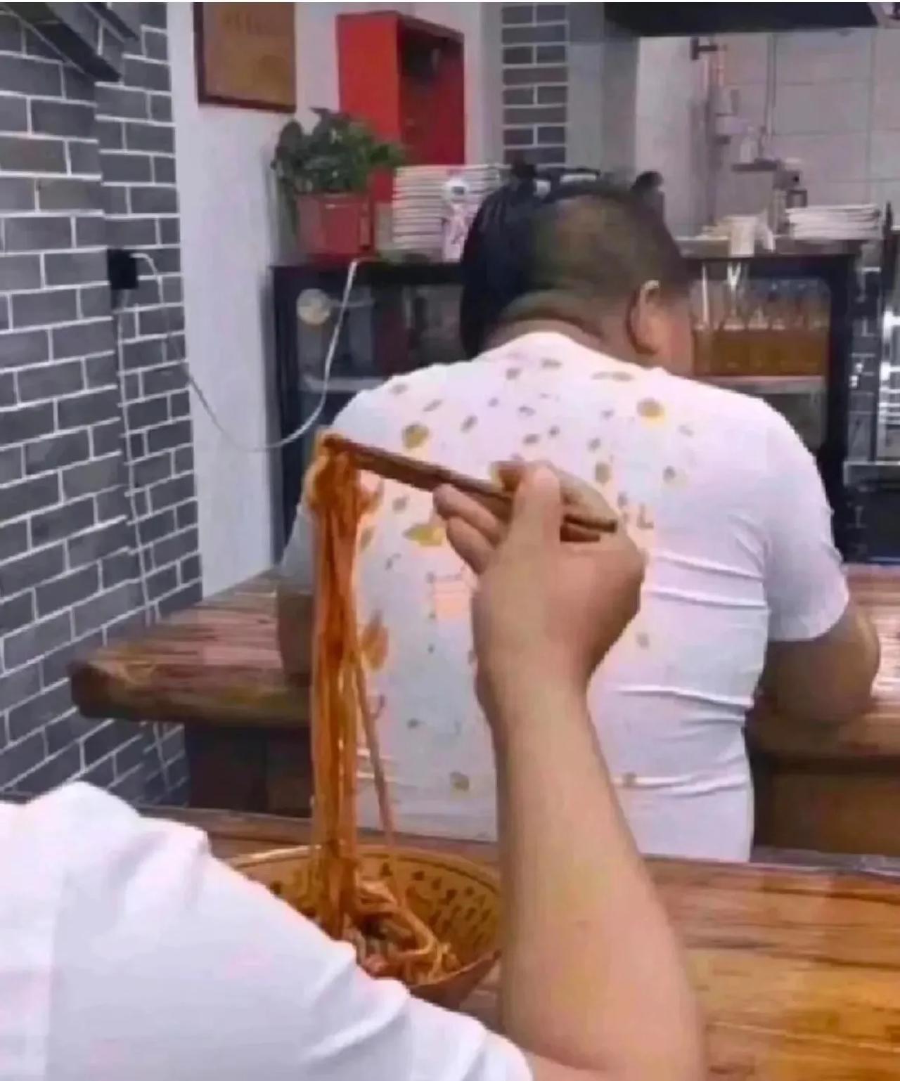 大哥  千万不要往后看！！！！