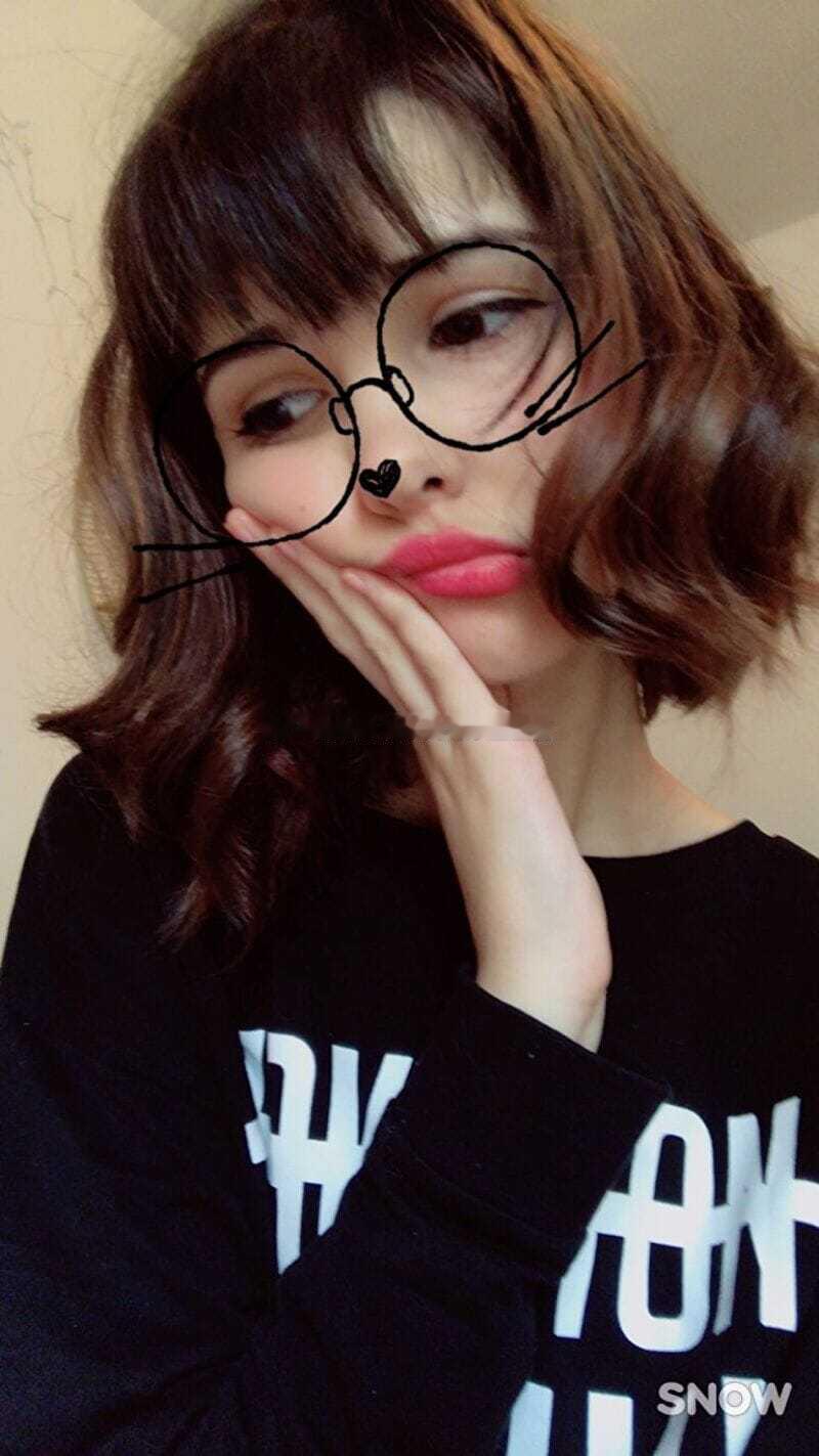 在纽约一名患有抑郁症的17岁女孩通过网络认识了一名21岁男子，随后他们就确立关系
