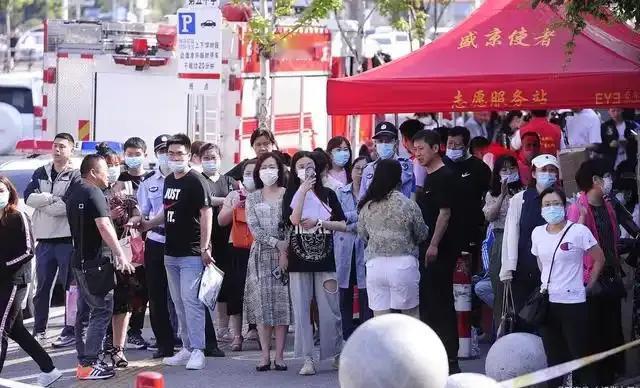 很多考生和家长，一直存在一个致命误区：
 
觉得高考语文拉不开分，所有人分数都差