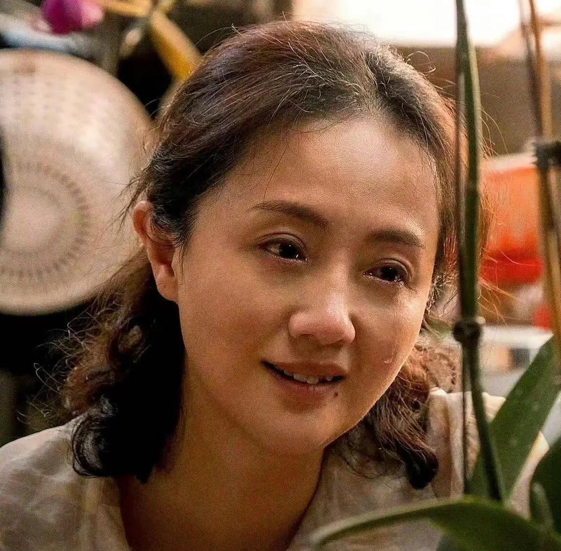 我天，这不是真的吗？
朱媛媛因癌去世……
才51岁啊抗癌5年了一点看不出来，
屏