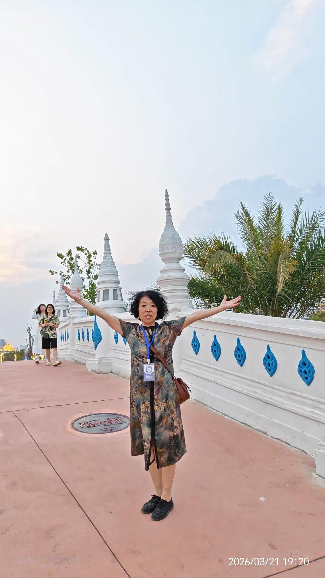 老挝云南之旅留个纪念留下的回忆在绿意盎然的热带风情中，仿佛置身于异国他乡的秘境。