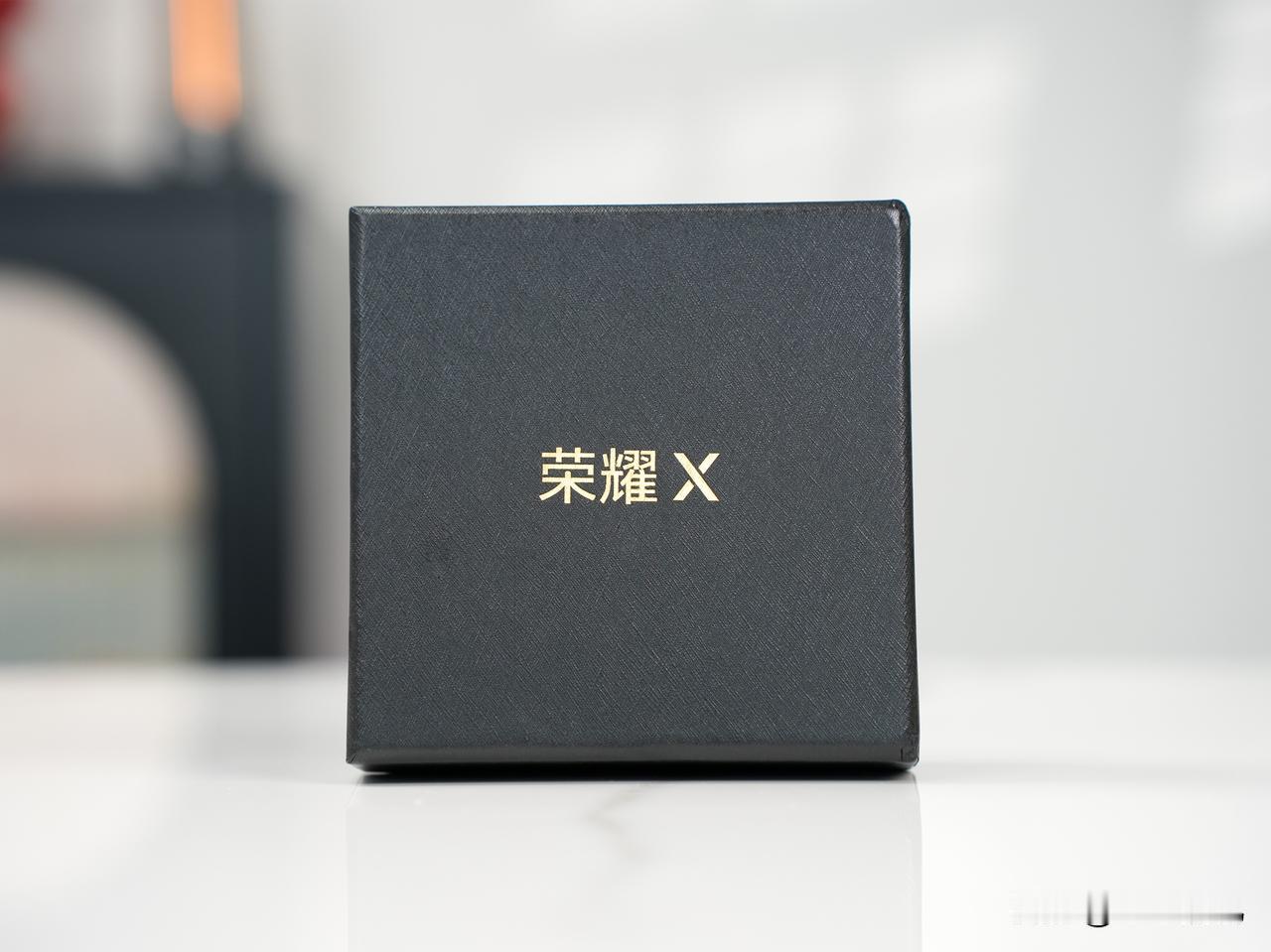 续航到顶，硬核到底！

收到了荣耀X80 Pro Max的发布会邀请函，是一个非