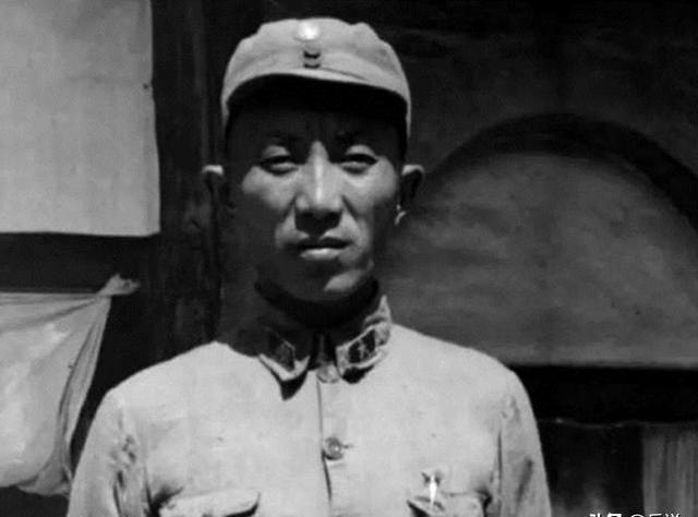 延安时期，有一个叫黄克功的红军干部，因求婚被拒，在延河畔枪杀了陕北公学女学员刘茜