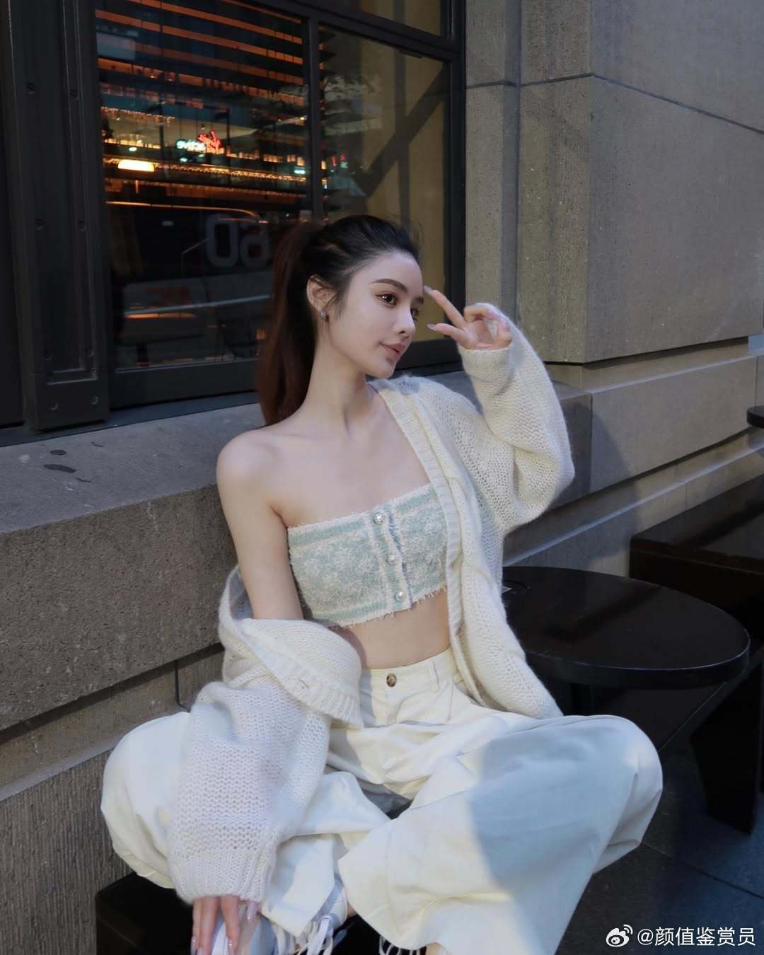 怎样穿搭能显示出温柔的女生气质?自拍🤳🏻，修身显身材 