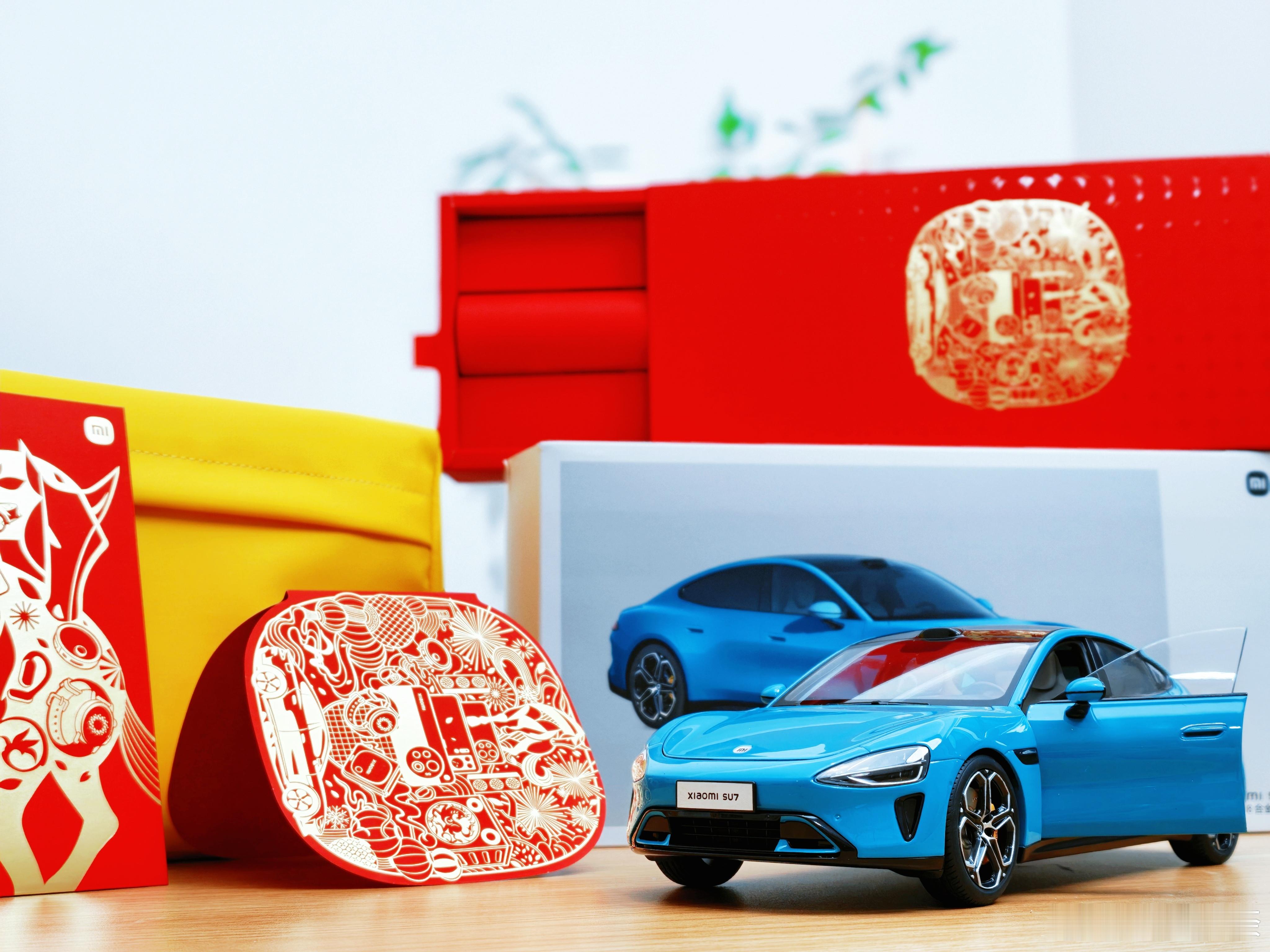 感谢小米的新年礼盒！里面是小米SU7的车模，还是我最爱的海湾蓝，爱了爱了！ 