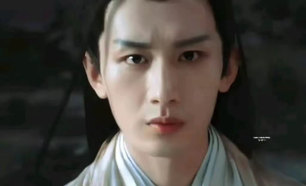 成毅友情客串的新电影终于上映啦，即便只有短短两分钟的戏份，也依旧惊艳全场，一眼就