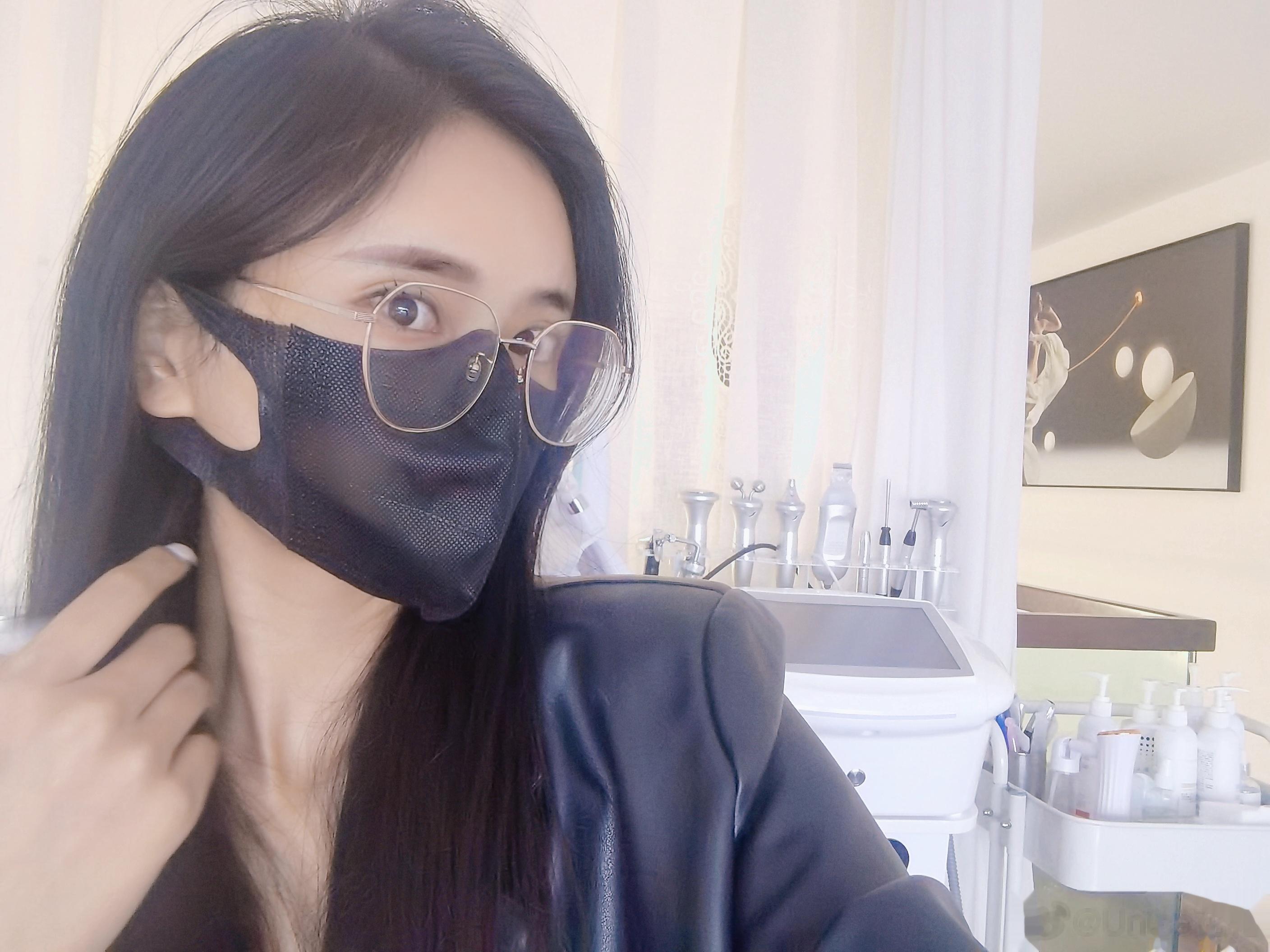 谁懂啊，戴口罩戴框架眼镜，随时雾蒙蒙的[允悲][允悲][允悲]  ​​​