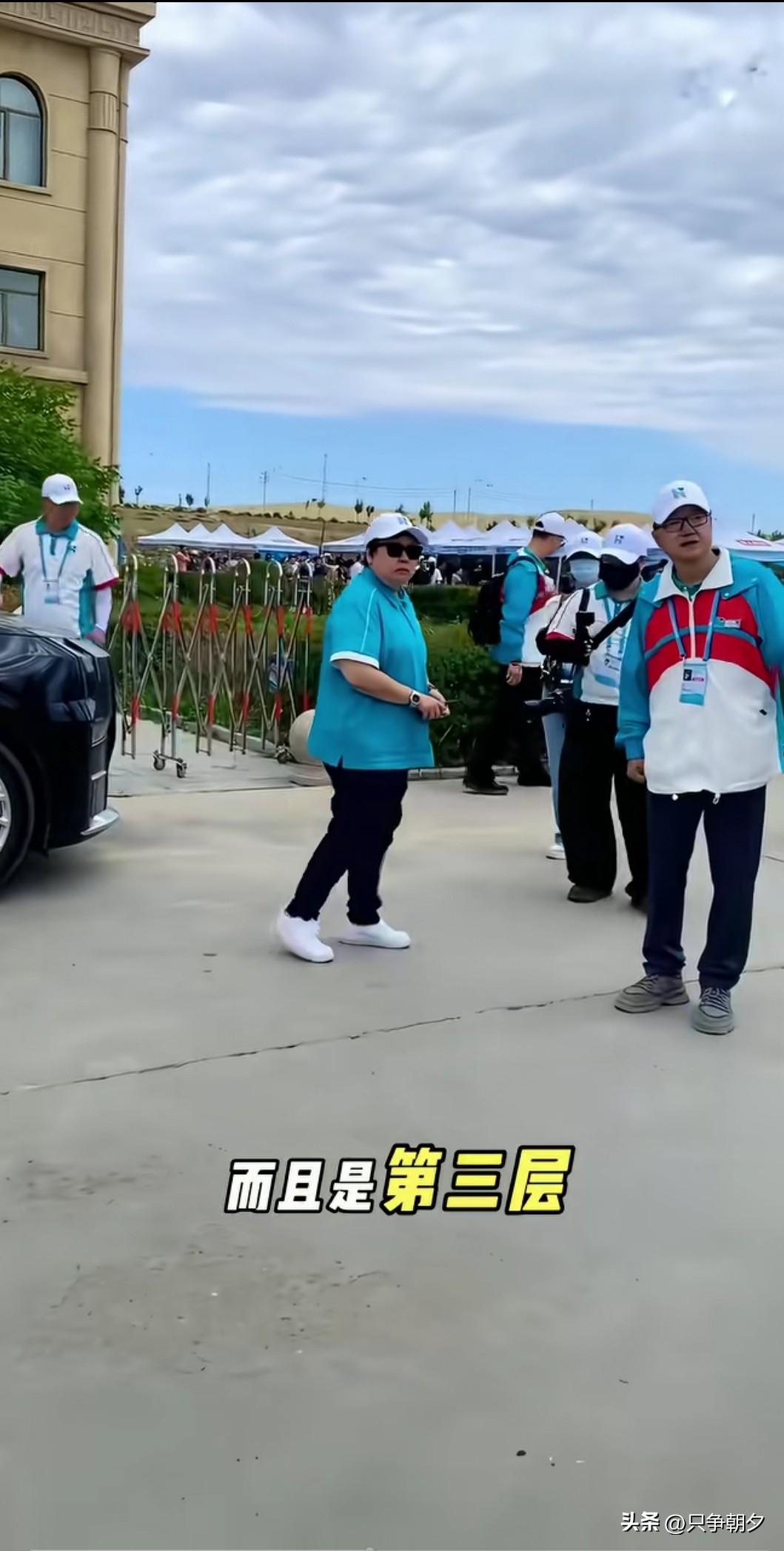 大善人义诊只为宣传效果
 
近期被称作“大善人”的韩红赴内蒙古等地的义诊活动，遭